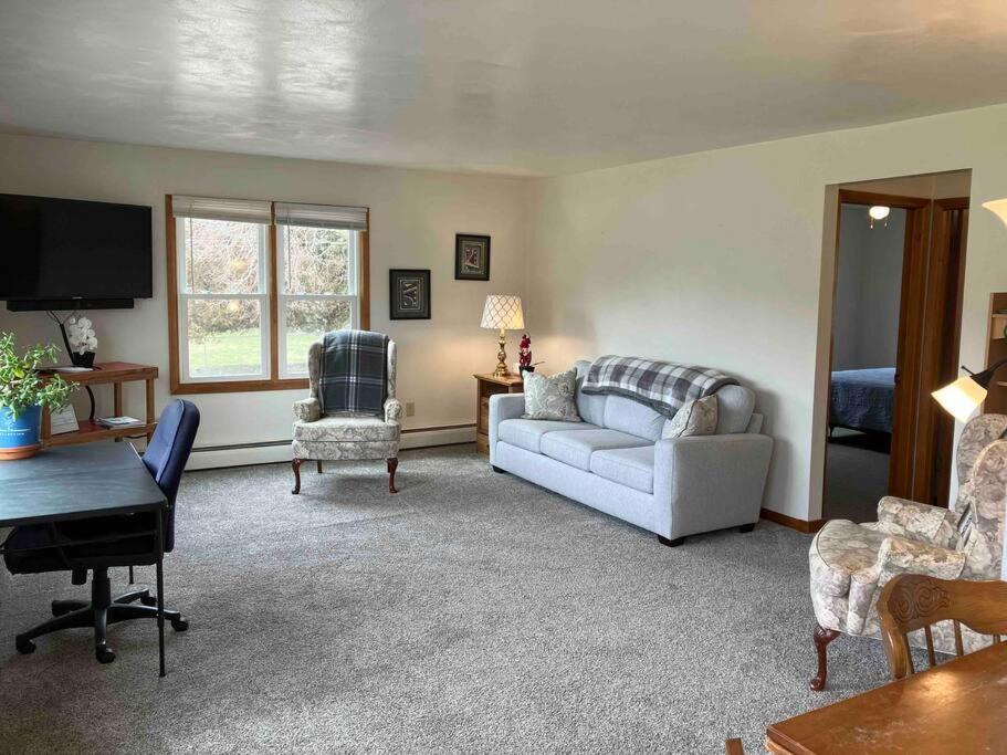 Bass Creek'S Apt B Front Afton Exterior photo